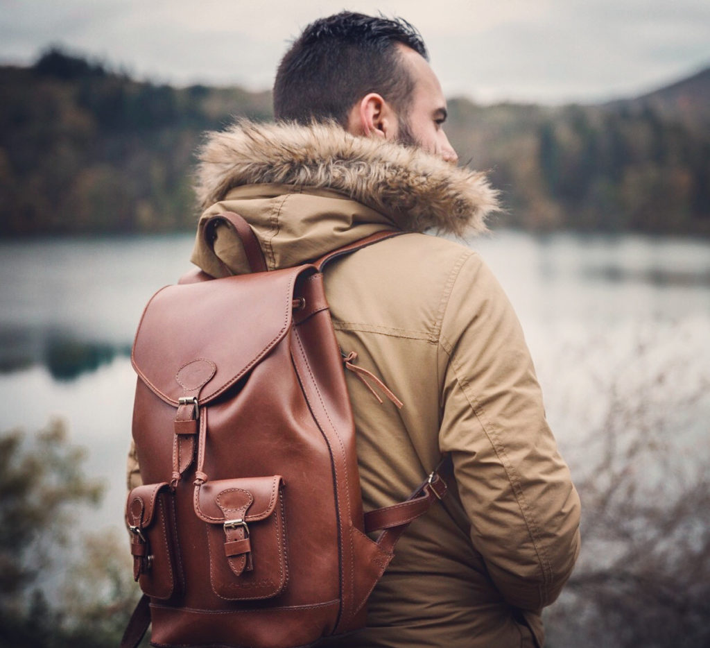 sac-a-dos-en-cuir-homme-599azp-1.jpg Le sac à dos homme cuir Style et tendance Pachamama – Image 1