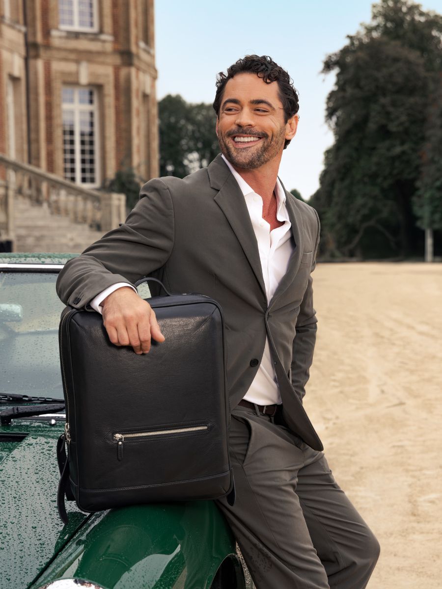 sac-a-dos-en-cuir-homme-797xof-1.jpg Charles Noir sac à dos en cuir noir unisexe | PAUL MARIUS – Image 1