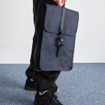 Rains BACKPACK MINI UNISEX Sac à dos navy/bleu ZALANDO.FR