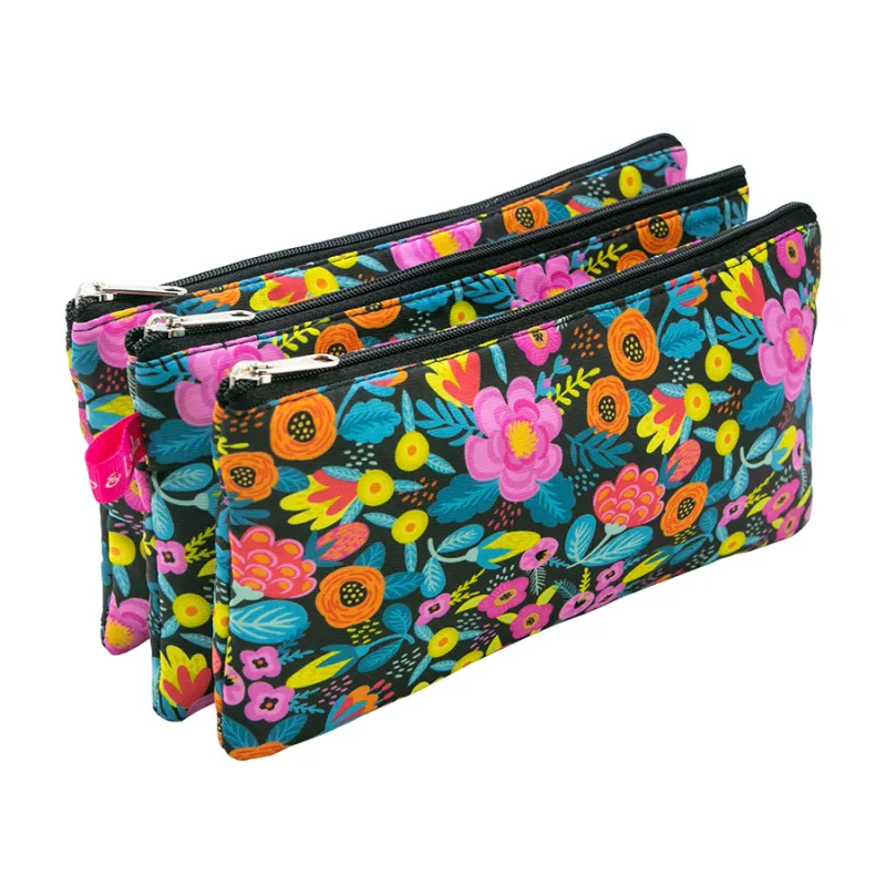 trousse-ecole-654fno.webp Trousse scolaire trois compartiments tissu imprimé noir motif floral multicolore – Image 1